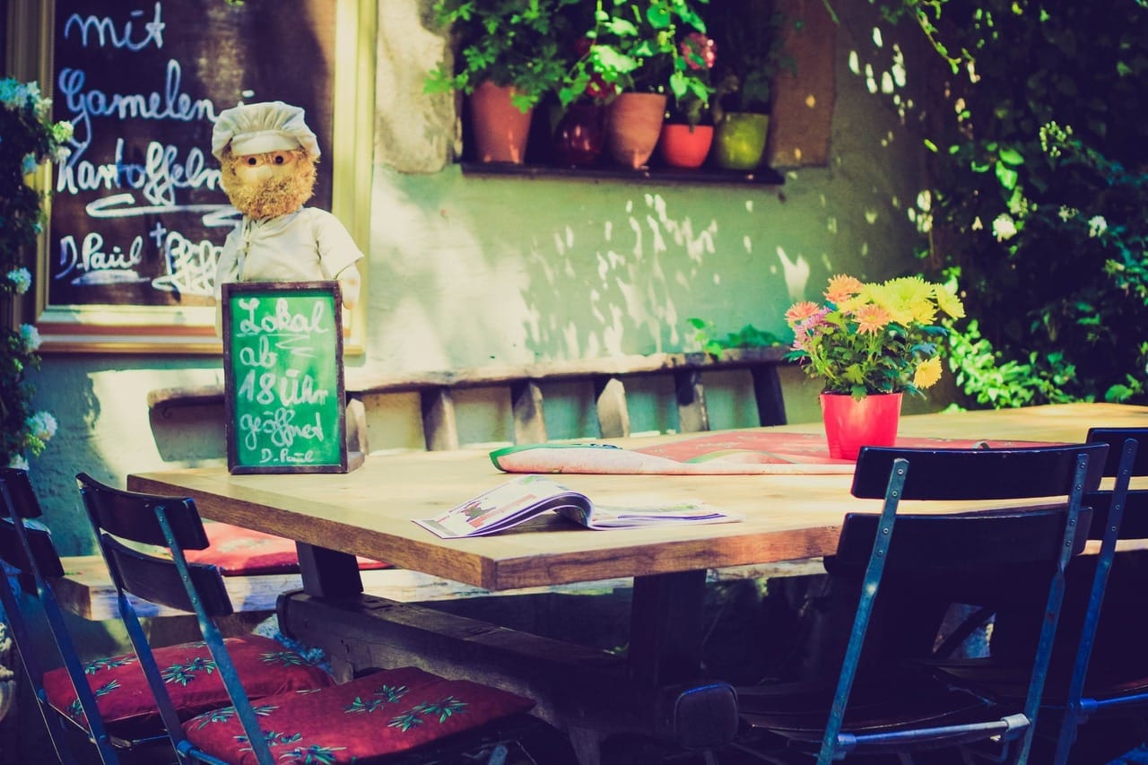 table-cafe-restaurant-rustic-bar-food-970943-pxhere.com_ The Integration of Technology in Urban Building Design