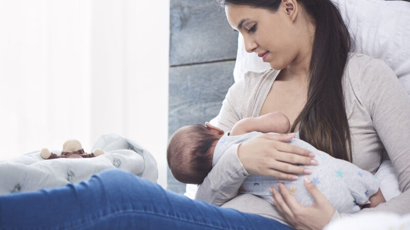 Cluster Feeding: Signs, Timeline, and How to Manage It